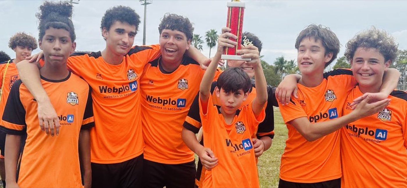 Jugadores con un trofeo